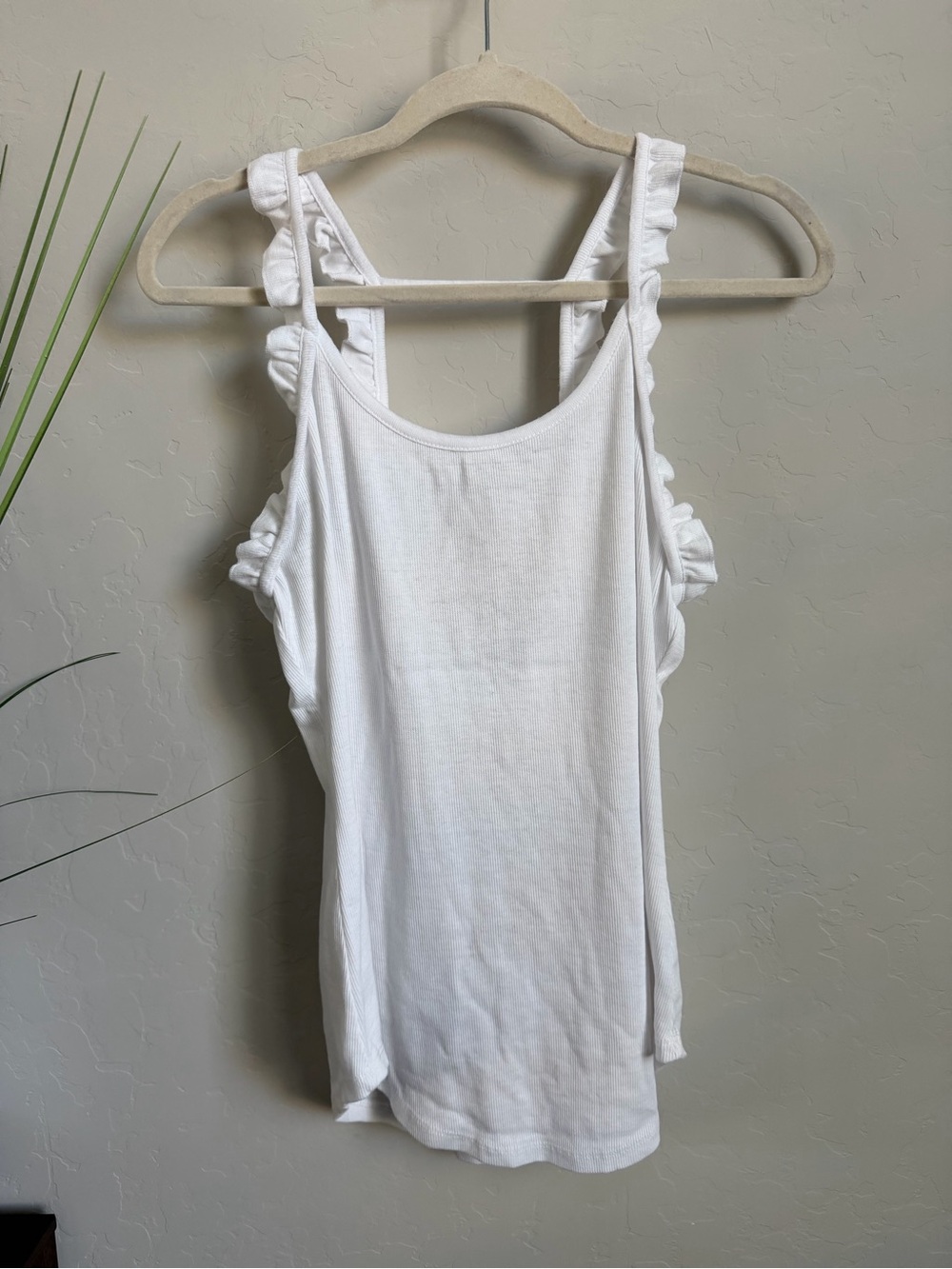 Chaser White Ribbed Ruffle Strap Tank Top NWT Size Large Open Back